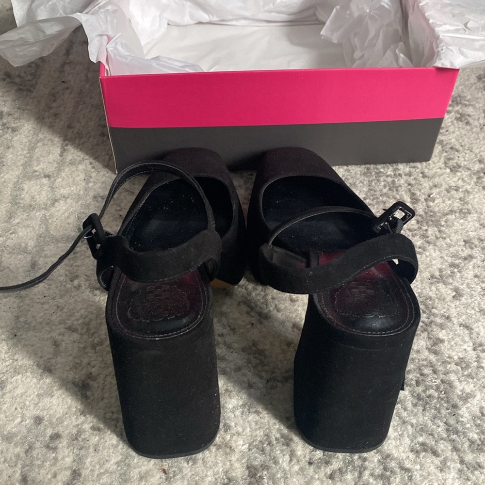 Vince Camuto Black Heels - Picture 5 of 8